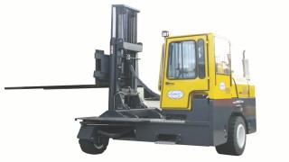 Carretilla elevadora multidireccional